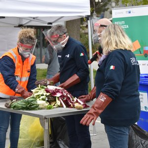 immagine anteprima per la notizia: "rifiuti in piazza" a san vito al tagliamento e a lignano sabb...