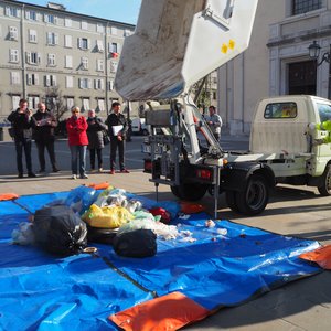 immagine anteprima per la notizia: torna “rifiuti in piazza”. sabato 22/10 appuntamento a san gio...